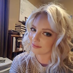 Meet your Posher, Katelyn